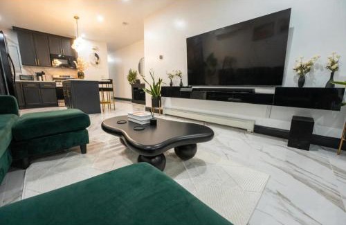 Canarsie House | Modern Brooklyn Stay with Free Parking & On-Site Laundry