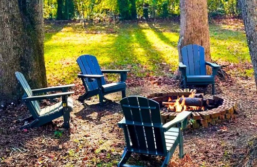 North Buckhead House | Modern Buckhead Retreat Sleeps 10: Families & Groups