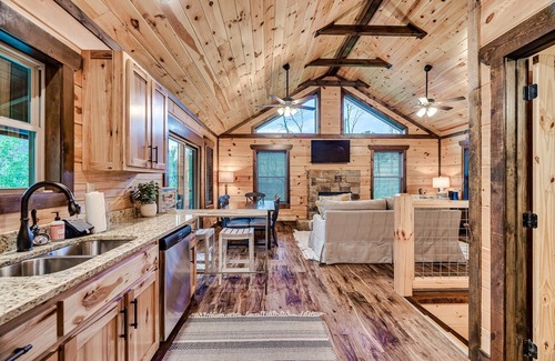 Chalet Village North Cabin | Modern Cabin Near Gatlinburg & Pigeon Forge!