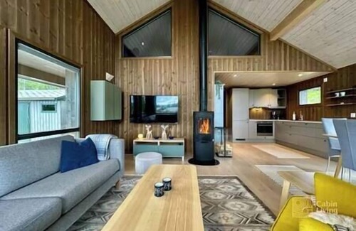 Svingvoll House | Modern cabin Skeikampen with ski-in/out cross country trails & great view