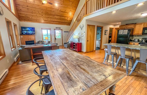 Swanton House | Modern Cabin with Hot Tub and Fire Pit