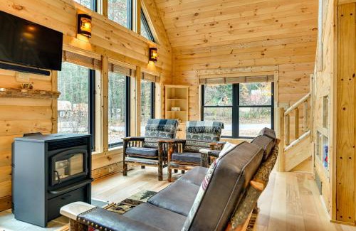 Gloversville House | Modern Cabin with Hot Tub and Sacandaga Lake Access!