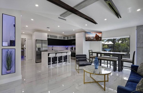 Coral Way Villa | Modern Casa Alegre 2bed/2bath with Pool