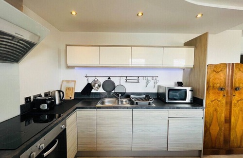 Ipswich Apartment | Modern Central Flat by Christchurch Park