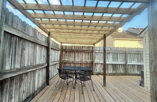 Ashley Oaks Condo | Modern Charm: 2 bedroom condo- Sleeps 6-in West Knoxville with WiFi, AC