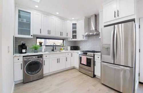 Burbank Apartment | Modern Chic Guest House in Burbank Hills