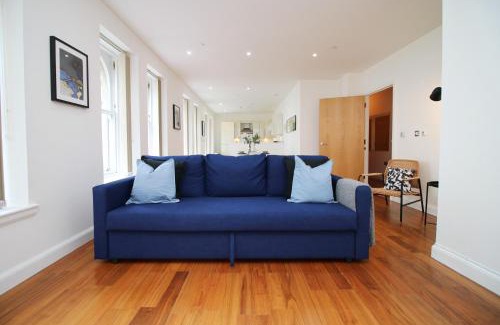 Castle Quarter Apartment | Modern City Apartment , 2-Bed, En-Suite, Central