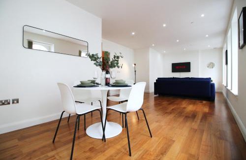 Castle Quarter Apartment | Modern City Apartment , 2-Bed, En-Suite, Central