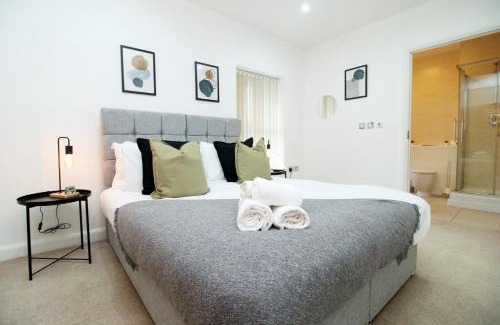 Castle Quarter Apartment | Modern City Apartment , 2-Bed, En-Suite, Central