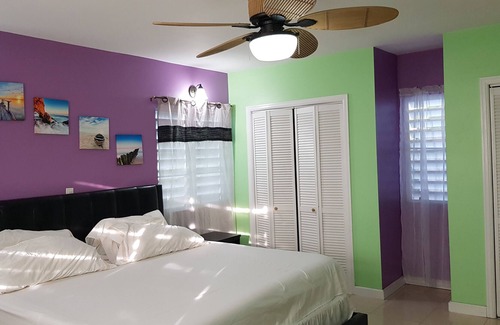 Davy Hill House | Modern, clean, spacious home. Easy reach to main attraction