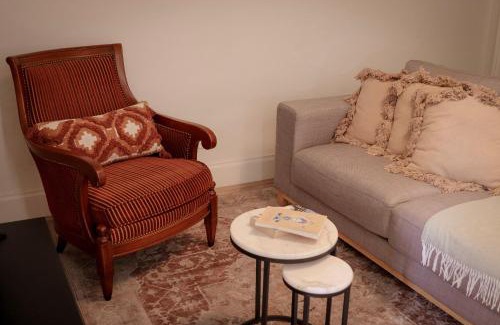 Coburg House | Modern Coburg 2bed house near Pentridge, Sydney Rd Dining & 15 min to City