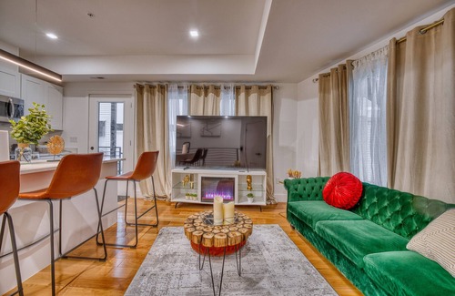 Brightwood Park Apartment | Modern & Colorful ~ 5 STAR Location