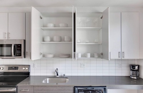 Columbia City Apartment | Modern Columbia City Studio w/W/D & Gym, near Light Rail, by Blueground