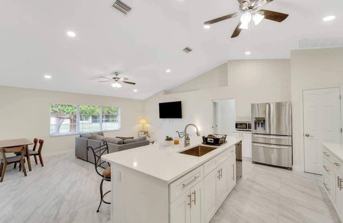 Port Charlotte House | Modern Comfort: 3BR/2BA Home in Port Charlotte