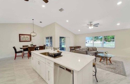 Port Charlotte House | Modern Comfort: 3BR/2BA Home in Port Charlotte