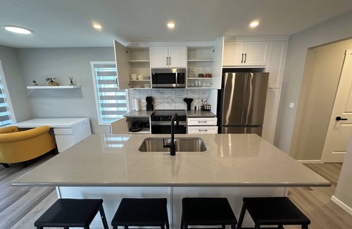 Airdrie House | ✨ Modern Comfort in a Newly Built 3-Bedroom Townhome ✨