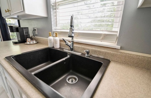 Afton Apartment | Modern Comfort Loves Park Stylish 3BR Getaway