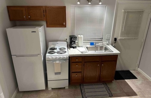Colonialtown North Apartment | Modern Comfort: Mills/50 Hideaway