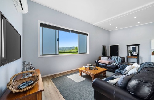 Aokautere House | Modern comfort and rustic charm in rural Manawatu
