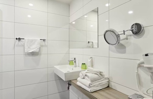 Zestienhoven Hotel | Modern Comfort Steps from Rotterdam Airport with Onsite Dining!