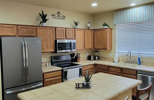 San Tan Valley House | Modern & comfortable 1-story with private heated pool in Johnson Ranch