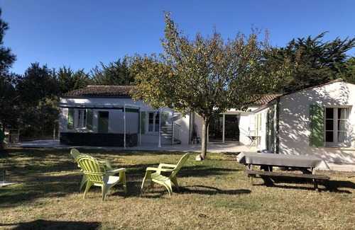 Ile-d'Aix House | Modern, comfortable, typical Île d'Aix villa with large garden