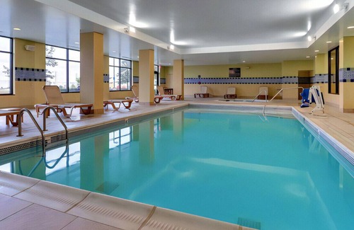 West Newton House | Modern & Comfortable Place! WiFi & Indoor Pool