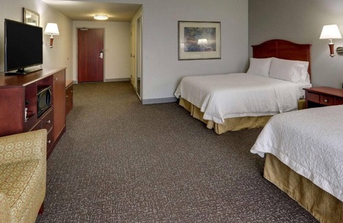 West Newton House | Modern & Comfortable Place! WiFi & Indoor Pool