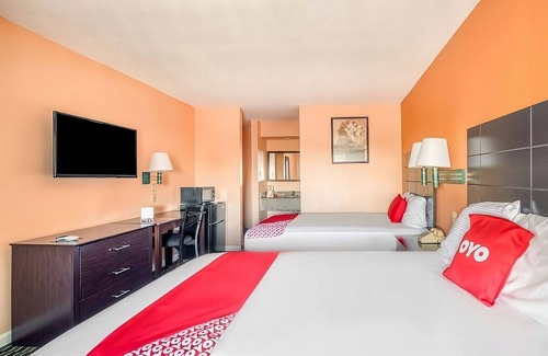 Channelview Hotel | Modern Comforts in the Heart of Channelview! Pets Allowed, Free Parking!
