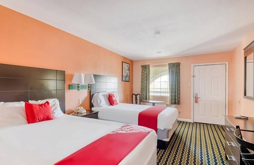 Channelview Hotel | Modern Comforts in the Heart of Channelview! Pets Allowed, Free Parking!