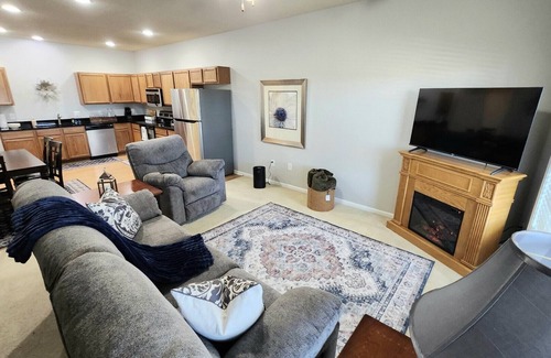 Waukee House | Modern Condo 3BR-3BA. Pet friendly, Perfect 4 Families, Longer stays, Waukee-WDM