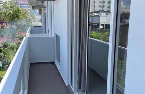 Wellawatte Condo | Modern condo in the heart of Colombo city, minutes away from Wellawatte Beach