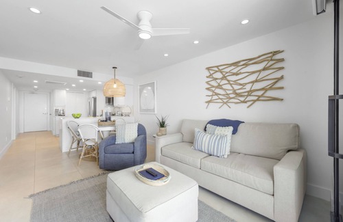 Marco Island Condo | Modern condo w/panoramic views of the crescent beach