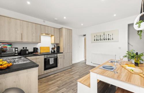 Swadlincote House | Modern & Cosy 2-BR House in Donisthorpe