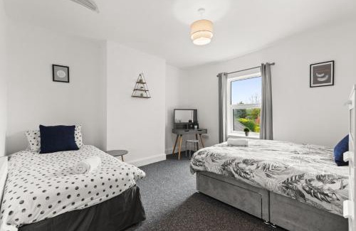 Swadlincote House | Modern & Cosy 2-BR House in Donisthorpe