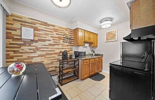 Shelby Township Apartment | Modern Cozy 1 Bedroom Apartment in Shelby Township