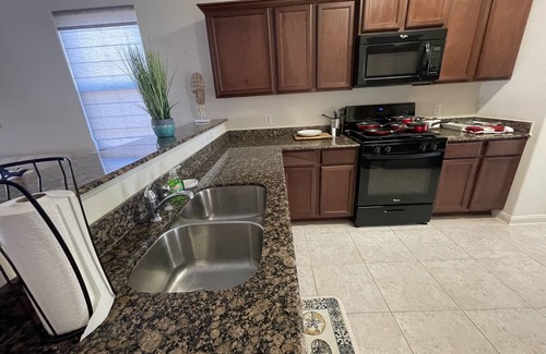 Forney House | Modern Cozy 3BR Home in Forney