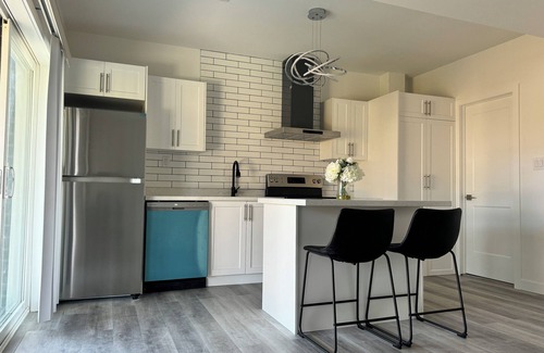 Kitchener Apartment | Modern Cozy Apartment Suite