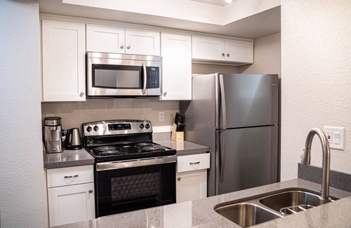 Bridle Trails Condo | Modern & Cozy Microsoft Campus Condo with Parking