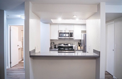 Bridle Trails Condo | Modern & Cozy Microsoft Campus Condo with Parking