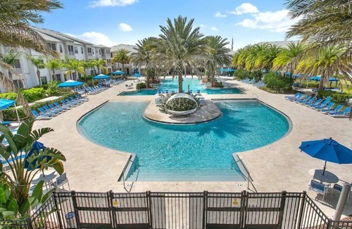 Southside Apartment | Modern & Cozy Near Shops, Beaches, Baptist South