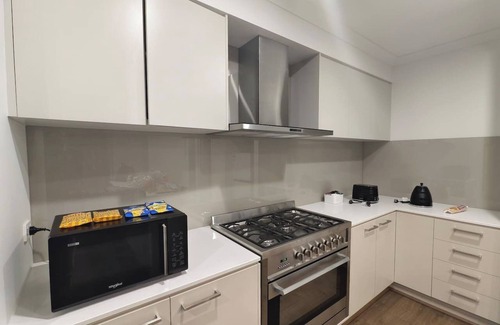 Berwick House | Modern Cozy Retreat, Park, Mall!