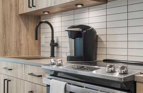 Navy Yard Hotel | Modern DC Haven w/Kitchen | Walk to Nationals Park | Rooftop Lounge | 2 Units