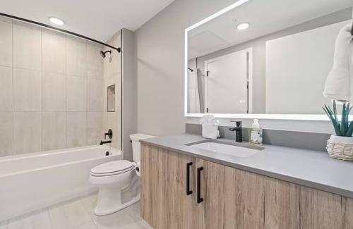 Navy Yard Hotel | Modern DC Haven w/Kitchen | Walk to Nationals Park | Rooftop Lounge | 2 Units