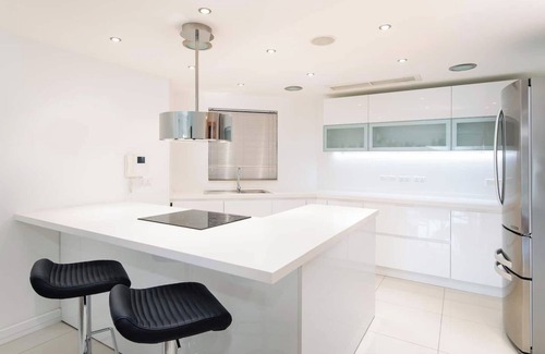 Għadira Condo | 🌴 Modern designer apartment in sunny Mellieħa Bay! Enjoy sea views, stylish comfort, and nearby beaches like Golden Bay & Comino — perfect for a relaxing family getaway 🏖️✨