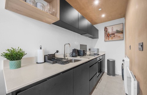 Manchester Apartment | Modern Duplex: Central Manchester