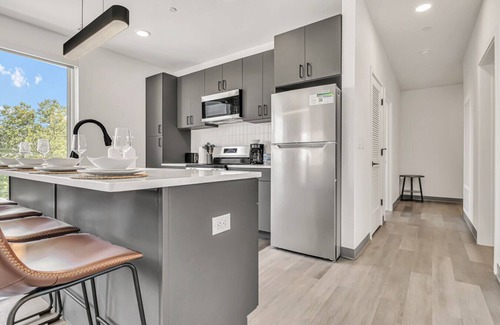 University Circle Apartment | Modern & Elegant 2BR | Cleveland Clinic
