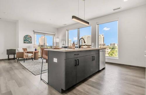 University Circle Apartment | Modern & Elegant 2BR | Cleveland Clinic