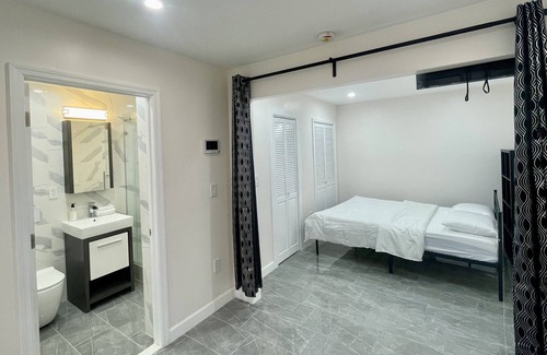 Alphabet City Apartment | Modern, elegant, and large studio apartment #1 - 5 min away from East River Park