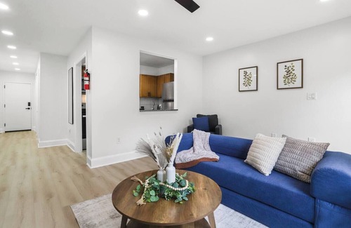 Hill East Apartment | Modern & Elegant Retreat Cozy Capitol Hill Getaway